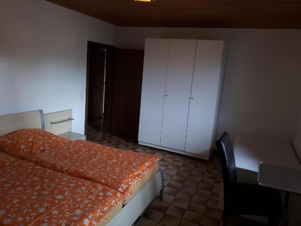 Karl-Stieler-Str. One Room In A 2 Room Appartment ; Lot Space Bruckmuhl Exterior photo