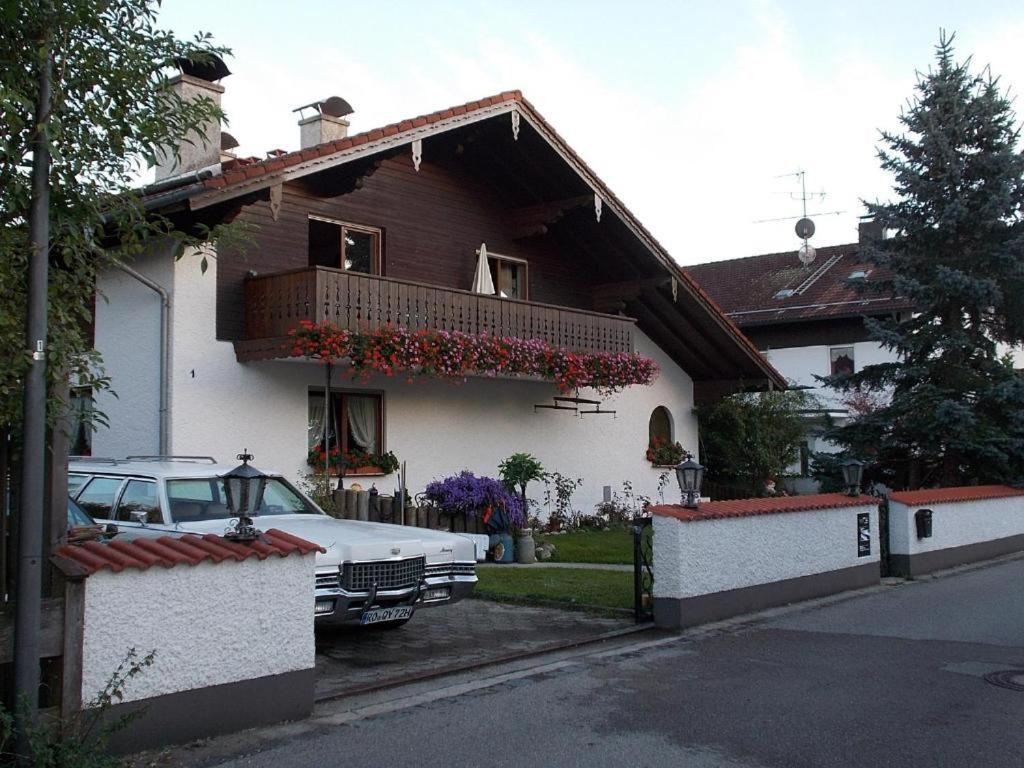 Karl-Stieler-Str. One Room In A 2 Room Appartment ; Lot Space Bruckmuhl Exterior photo