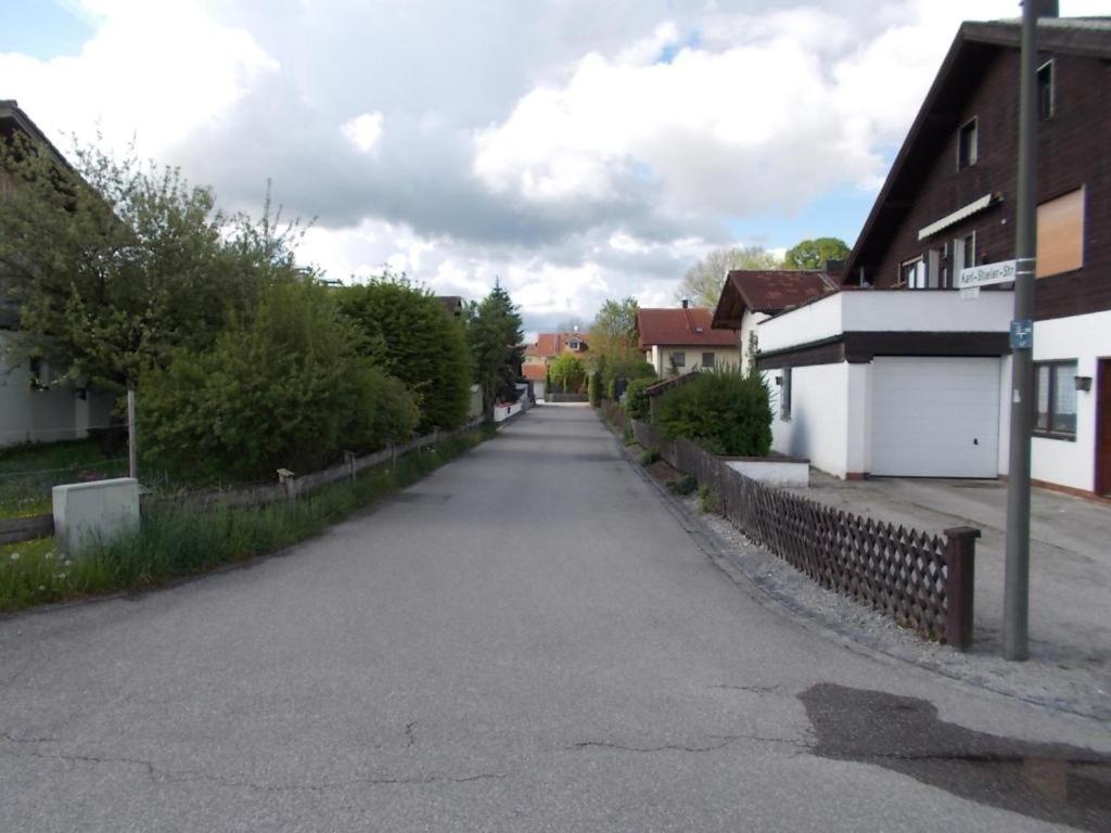 Karl-Stieler-Str. One Room In A 2 Room Appartment ; Lot Space Bruckmuhl Exterior photo